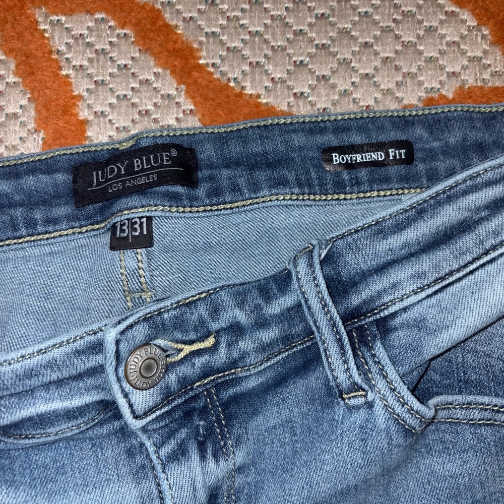 Judy Blue Boyfriend Fit Jeans Size 13/31 Light Wash Stretch - Picture 4 of 11